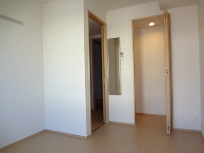 Living and room. ◆ North Western-style 5.5 Pledge ◆