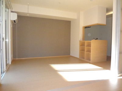 Living and room. ◆ South side of the living room ・ Western style room ◆