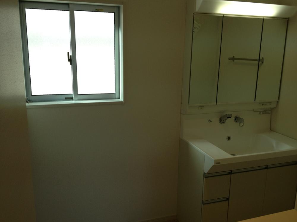 Wash basin, toilet. Indoor (11 May 2013) Shooting