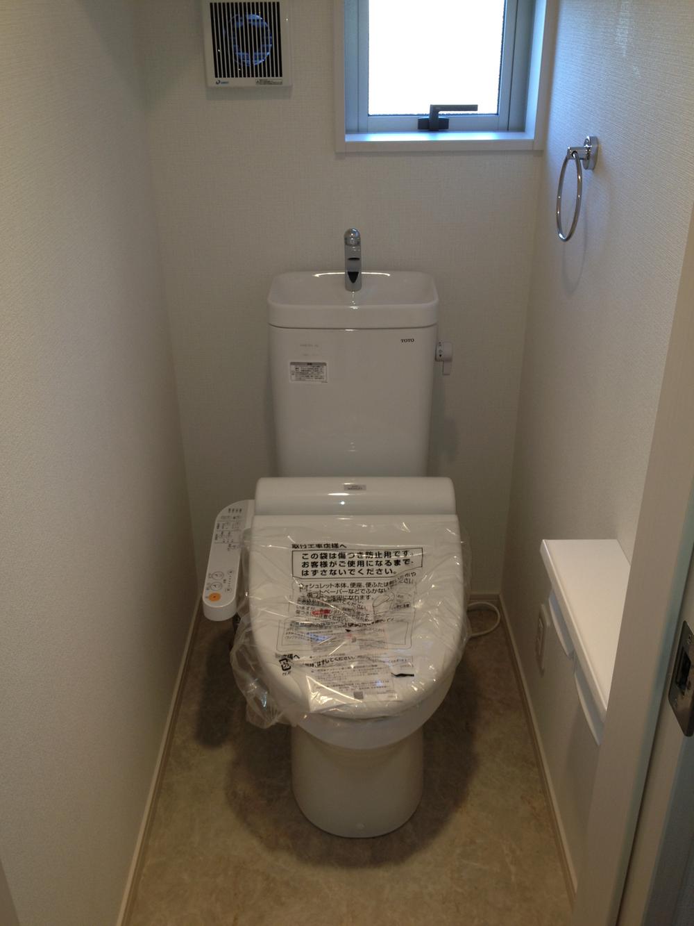 Toilet. Indoor (11 May 2013) Shooting