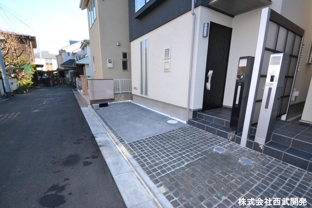 Parking lot. Local (12 May 2013) Shooting