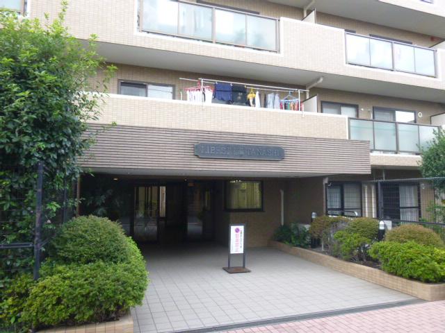 Entrance. Common areas