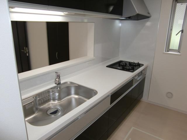 Same specifications photo (kitchen). Previously it is completed properties of kitchen. This property is also face-to-face kitchen.