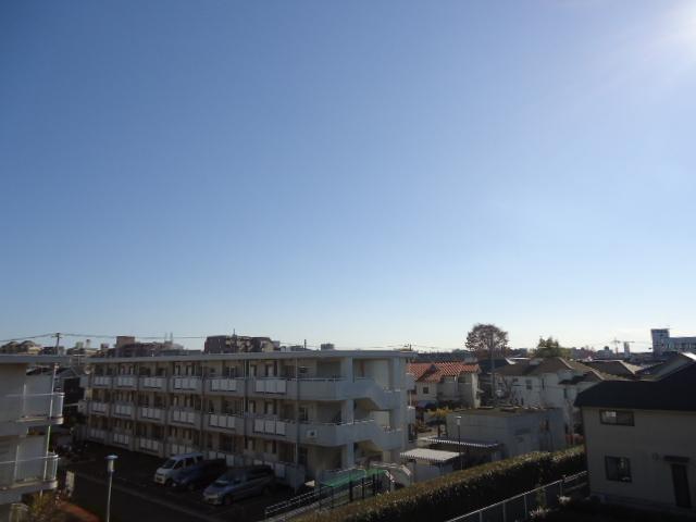 View photos from the dwelling unit. View from the site (December 2013) Shooting