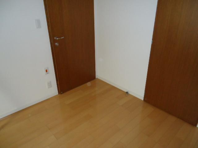 Non-living room. Indoor (12 May 2013) Shooting