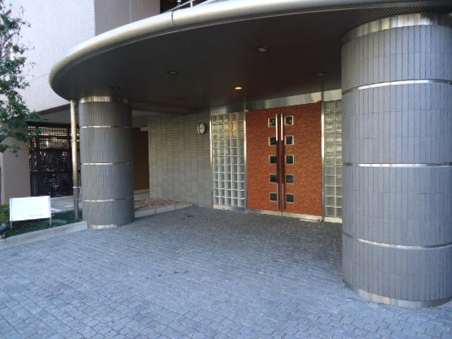 Entrance. Common areas