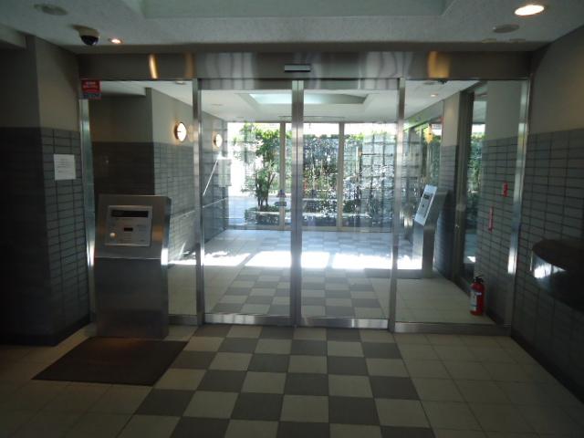 Entrance. Common areas
