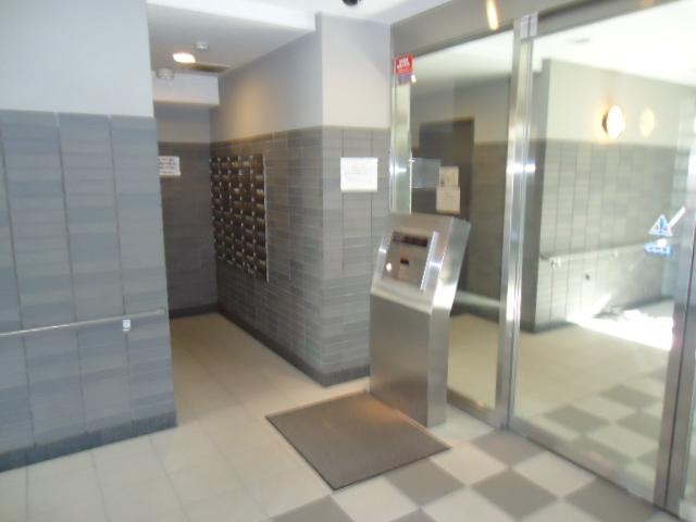 Entrance. Common areas