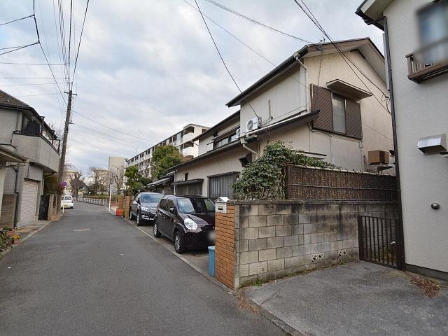 Local photos, including front road. Nishitokyo Hibarigaoka 2 contact road situation 2013.12.23 There Furuya