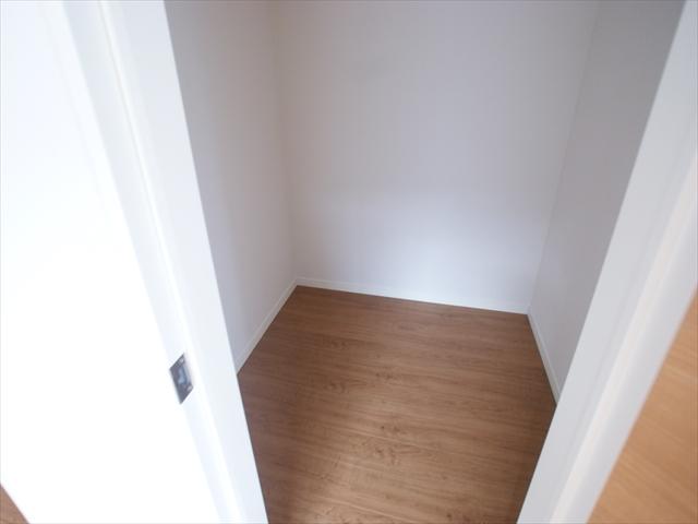 Receipt. Storage lot. Walk-in closet