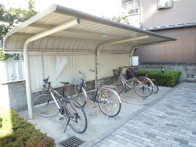 Other. 10m to the parking lot (Other)