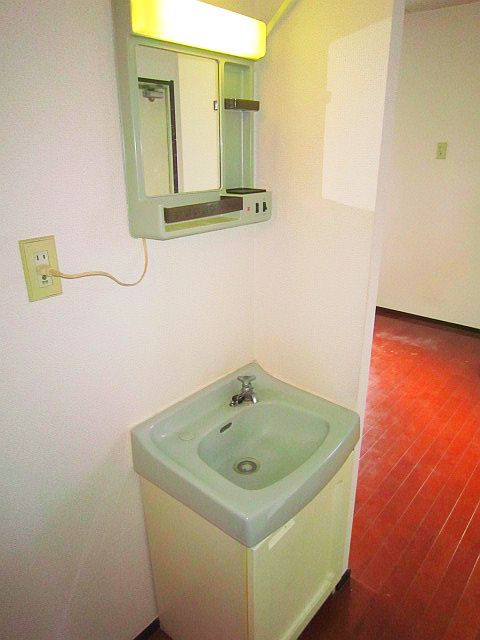 Kitchen.  ※ It will replace the new basin.