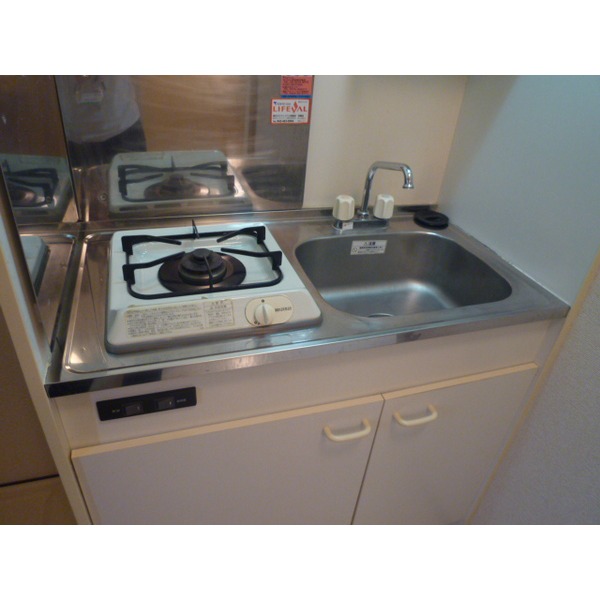 Kitchen. 1-burner stove installation