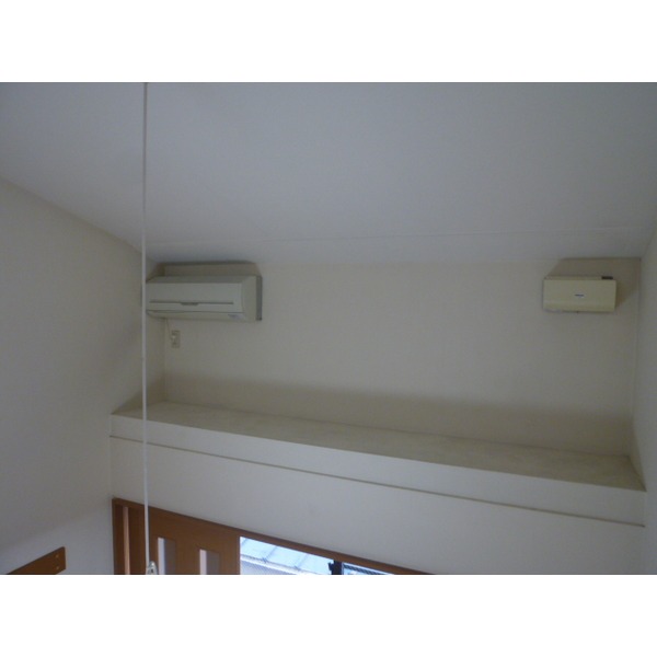 Other room space. Ceiling is high