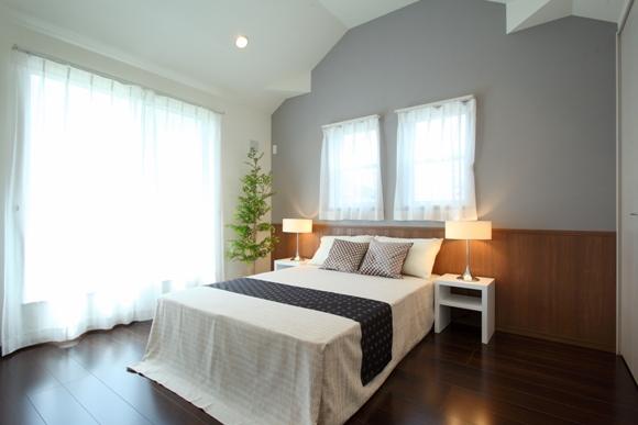 Non-living room. The main bedroom gradient ceilings make me feel the expanse of space. (April 2013) Shooting