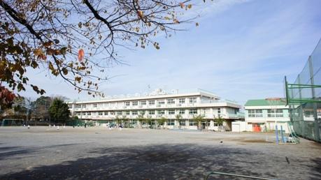 Primary school. 170m until the Municipal Izumi Elementary School