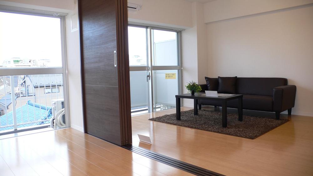 Living. South-facing bright living (August 2013) Shooting