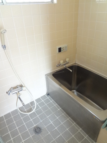 Bath. Bathroom with a window