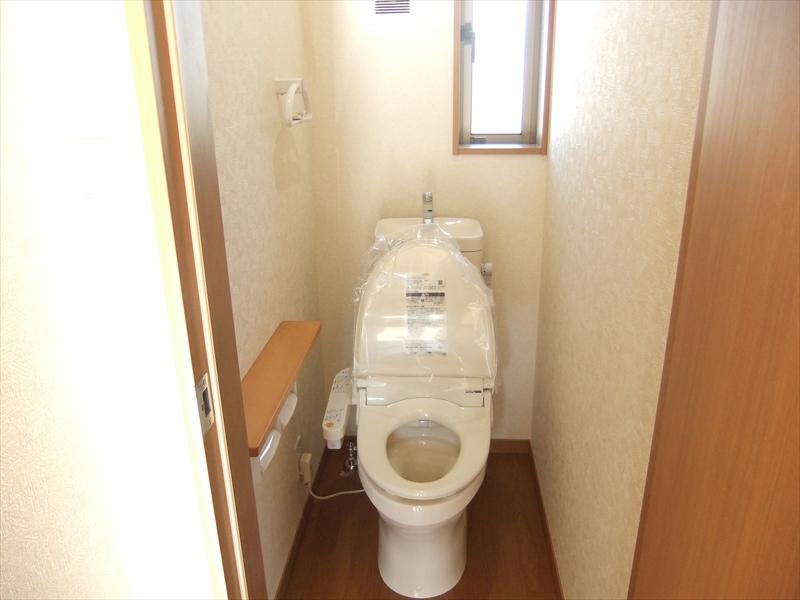 Toilet. Indoor (11 May 2013) Shooting