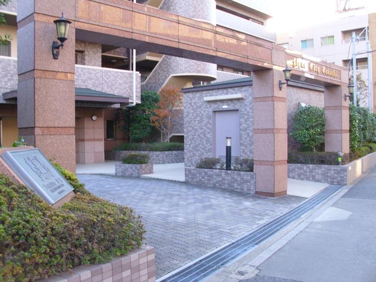 Entrance. Common areas