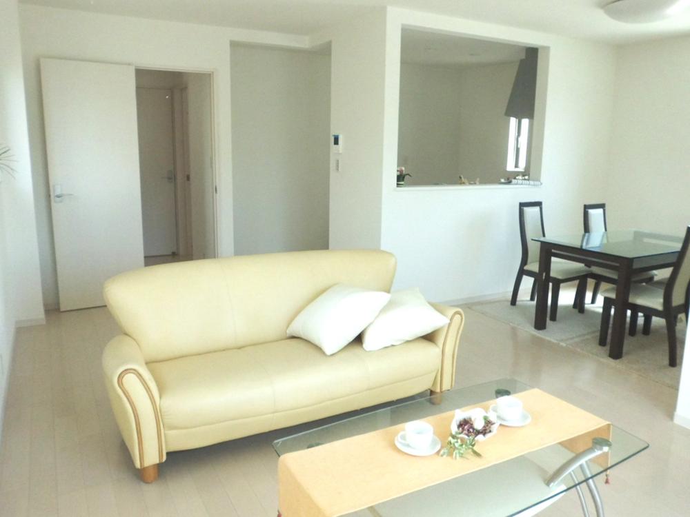 Same specifications photos (living)