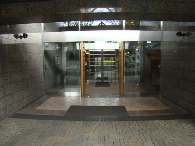 Entrance. Common areas