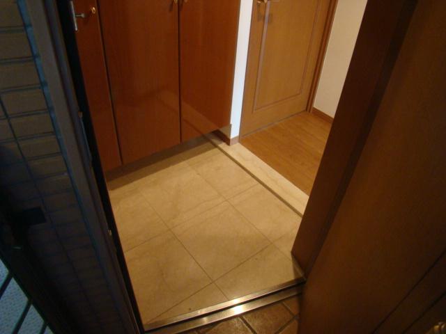 Entrance. Local (11 May 2013) Shooting