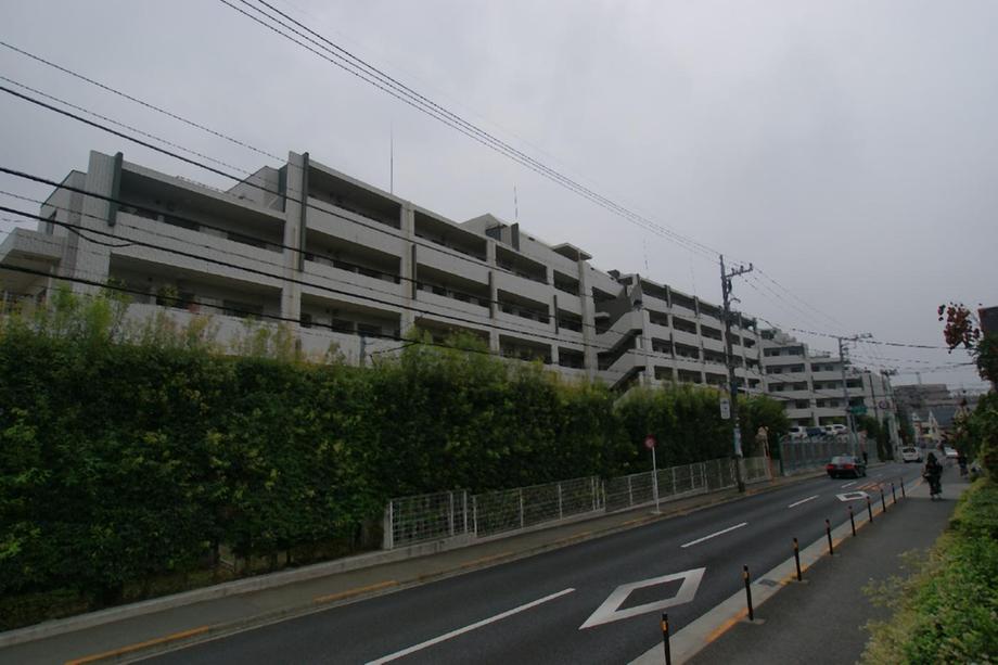 Local appearance photo. Chic look to assert the personality of the building