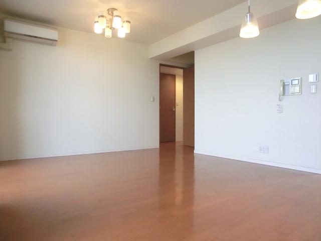 Living. Is a floor heating with a bright LDK