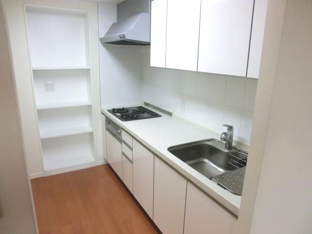 Kitchen. Happy water purifier ・ Disuposa with