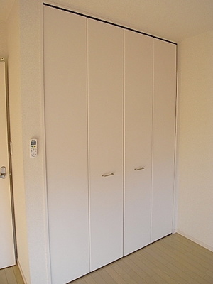 Receipt. Large closet