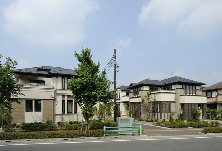 Local photos, including front road. Seibu Ikebukuro Line "Hoya" new urban area of all 19 House to honor the appearance to be drawn in just a 5-minute walk of a good location from the station. It adopted the popular four appearance style, Pursue the unity of the city block. Is planting which is decorated with four seasons, It gives a colorful in the city (local streets)