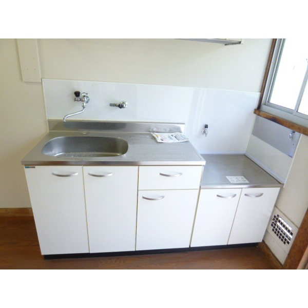 Kitchen. Spacious kitchen