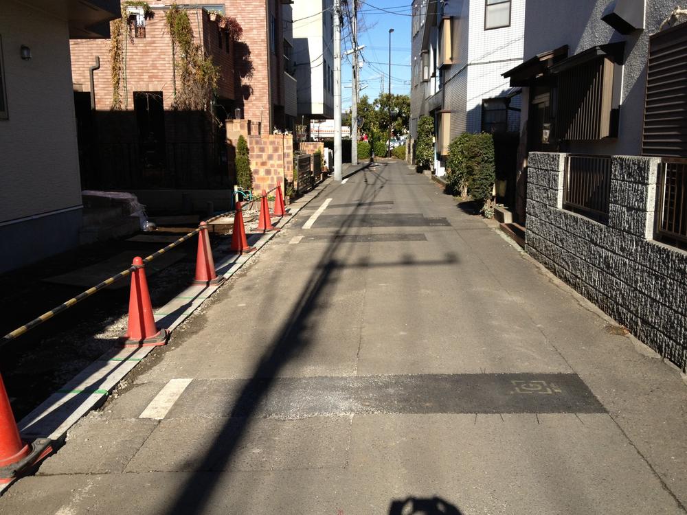 Local photos, including front road. Local (December 28, 2013) Shooting