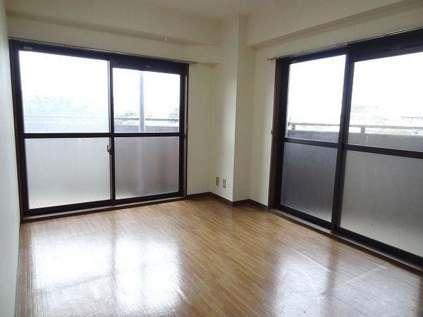 Other room space. Although the orientation is northeast, The window is wide lighting pat ☆