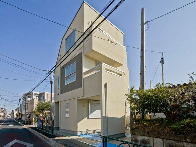 Local appearance photo. Local (11 May 2013) Shooting