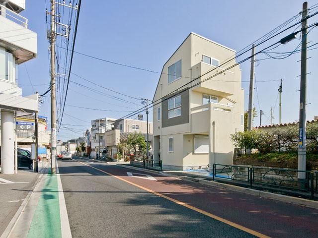 Local photos, including front road. Local (11 May 2013) Shooting