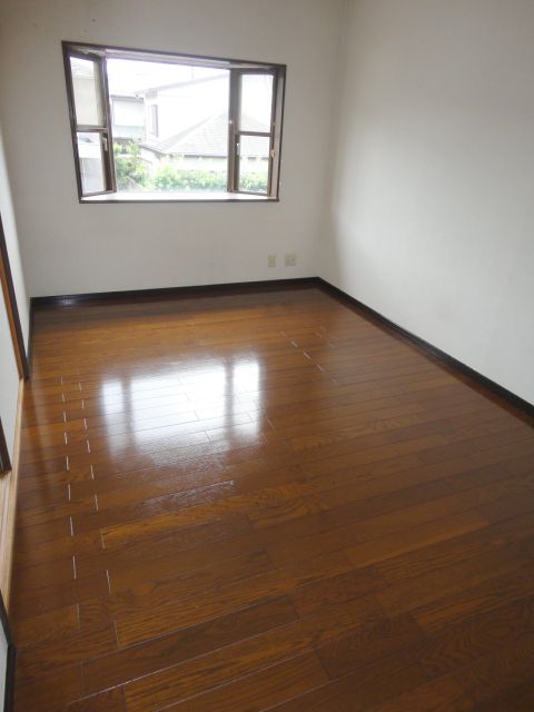 Living and room. Clean simple flooring ☆ 