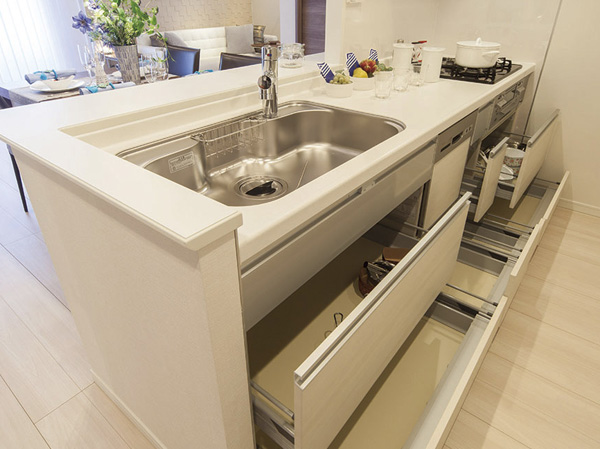 Kitchen.  [Slide cabinet (with Bull motion function)] It is easy to remove those in the back, Convenient for storage, such as a large pot, Sliding storage of. Even if momentum press well, It closes quietly.