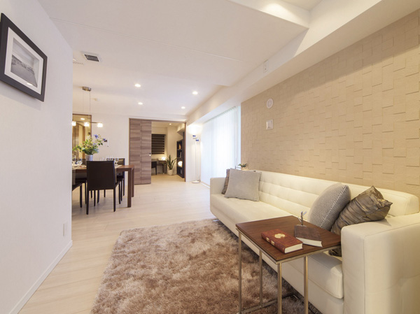 Living.  [living ・ dining] All 27 Eucommia 18 households was on the corner dwelling unit set, Open-minded planning. From colorful opening, Family gather living ・ Including dining, Narrowing takes the sunshine and cool breeze to the full extent in each room, It produces a carefree living space. (Select Plan all posted photos of took a partition of the model room E-type (LDK / Application deadline Yes ・ Free of charge) is what was taken in May 2013. Also, And a part paid option, furniture ・ Furniture etc. are not included in the sale price)