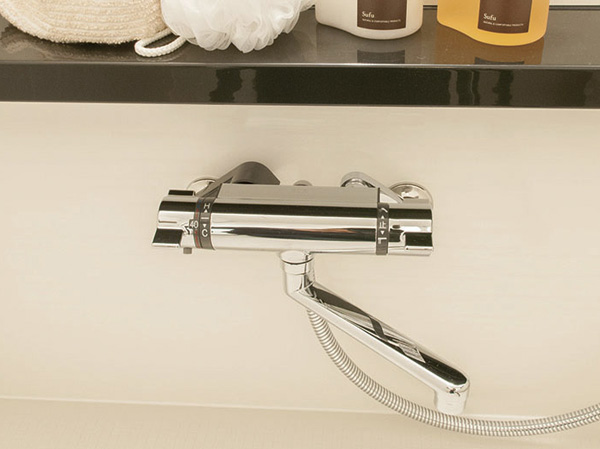 Bathing-wash room.  [Thermostat mixing faucet] The hot water temperature is automatically adjusted, Hot water optimum temperature can be used regardless of the temperature of the tap water, Adopt a mixing faucet with a thermostat function.