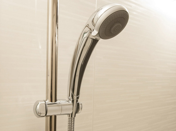 Bathing-wash room.  [Shower slide bar] The position of the shower, It can be adjusted to the easy-to-use height and angle, Adopted a slide bar.