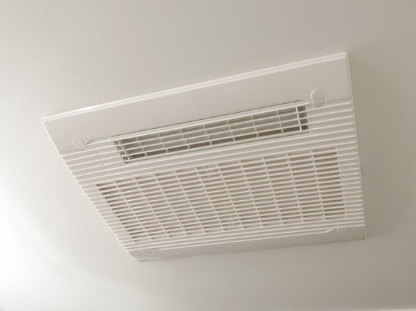 Bathing-wash room.  [Bathroom heating dryer] Standard equipped with a bathroom heating dryer. It kept clean in the bathroom, Heating before bathing in the cold season, You can also dry the laundry on the day of rain.