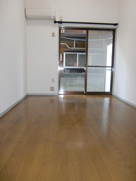 Living and room. Flooring ◎ air conditioning 1 groups comes in equipment