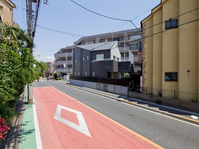 Local photos, including front road. Local (11 May 2013) Shooting