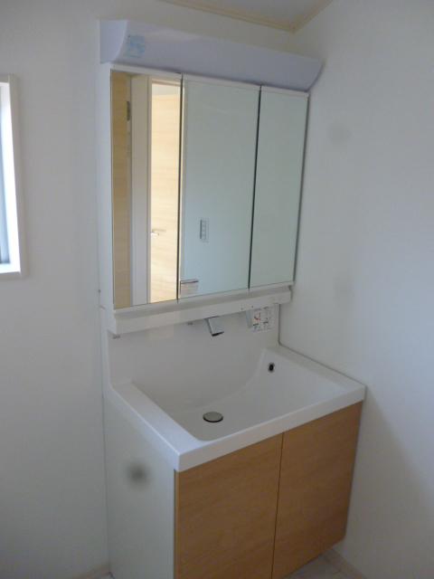 Same specifications photos (Other introspection). Ahead is an image of the completed washroom.