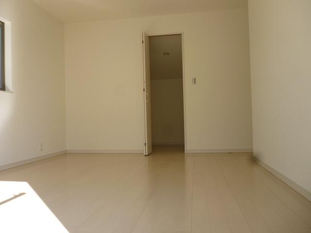 Same specifications photos (Other introspection). Ahead is an image of the completed Western-style.