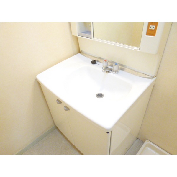 Washroom. Independent wash