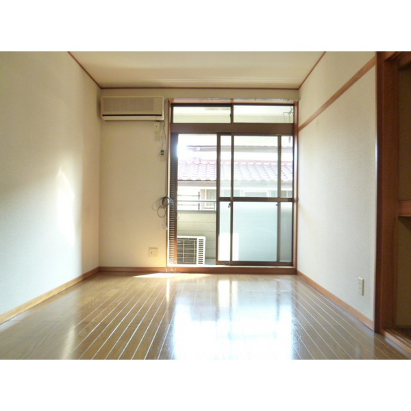 Other room space. Sunny