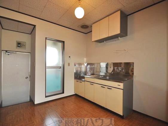 Living and room. Same property Another room